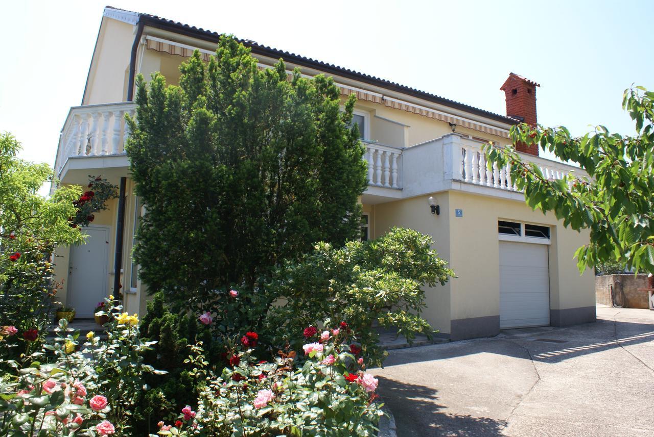 Apartments Nikola Krk Town Exterior photo